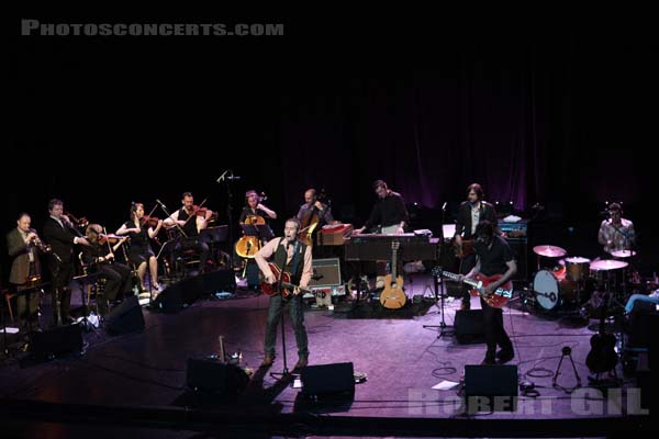 TINDERSTICKS - 2008-05-05 - PARIS - Folies Bergere - Stuart Ashton Staples - Terry Edwards - Robert Daniel McKinna - Neil Timothy Fraser - David Leonard Boulter